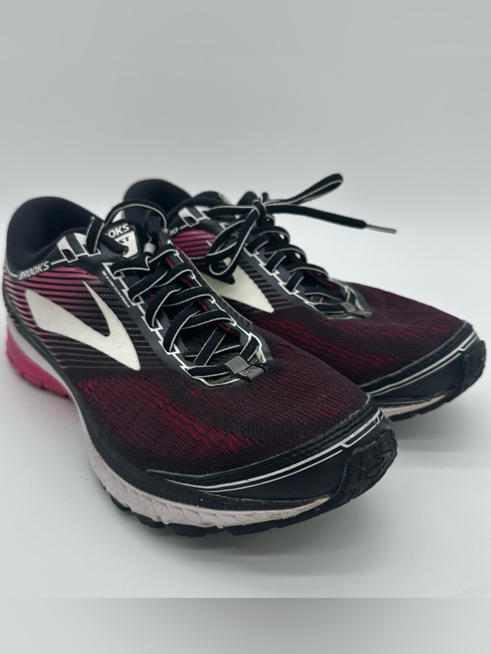 Brooks Women's Burgundy and Black Running Sneakers